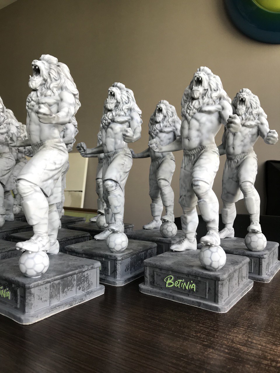 Подарочные статуэтки на заказ для Betinia